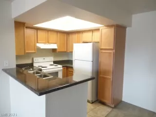 Photo #5: 2332444 Listing