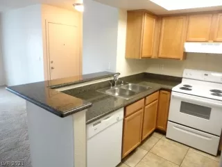 Photo #6: 2332444 Listing