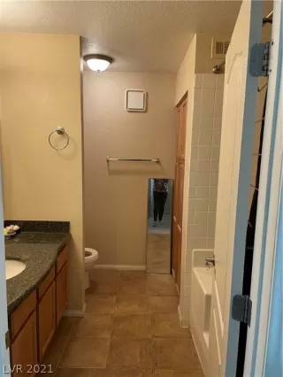 Photo #3: 2332455 Listing