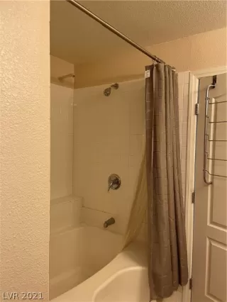 Photo #4: 2332455 Listing