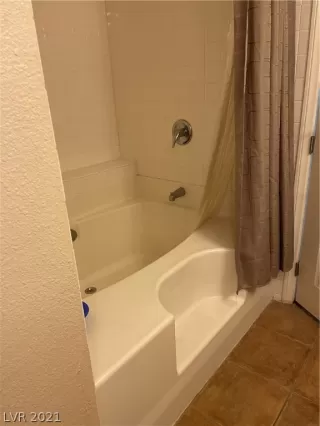 Photo #5: 2332455 Listing