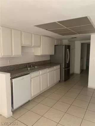 Photo #2: 2332456 Listing 