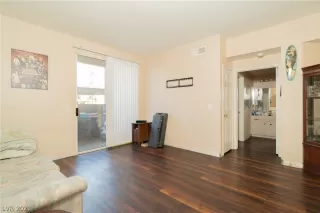 Photo #2: 2332471 Listing