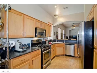 Photo #5: 2332472 Listing 