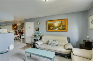 Photo #4: 2332475 Listing