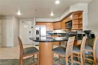 Photo #4: 2332481 Listing