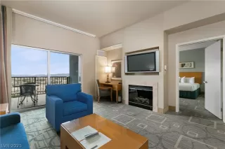 Photo #5: 2332481 Listing