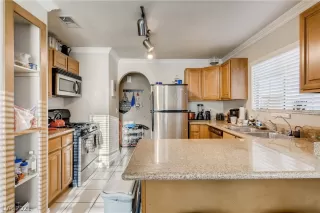 Photo #6: 2332482 Listing