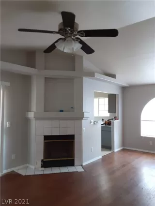 Photo #5: 2332494 Listing