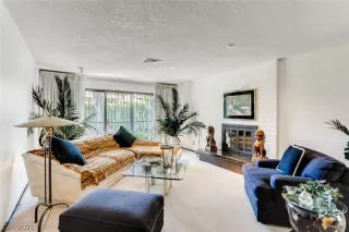 Photo #2: 2332495 Listing