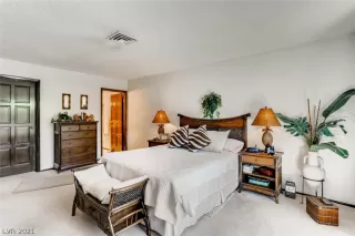 Photo #4: 2332495 Listing