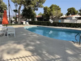 Photo #5: 2332495 Listing