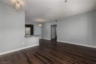 Photo #5: 2332524 Listing 