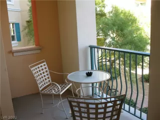 Photo #4: 2332525 Listing