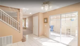 Photo #6: 2332537 Listing