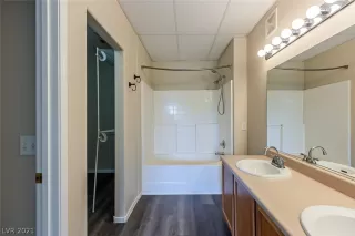 Photo #5: 2332558 Listing 