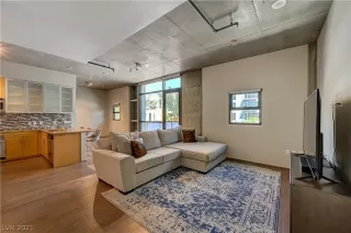 Photo #1: 2332582 Listing