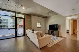 Photo #3: 2332582 Listing