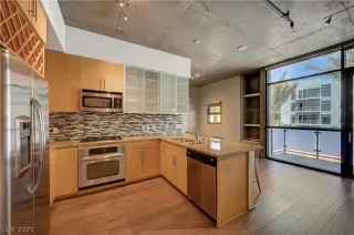 Photo #5: 2332582 Listing