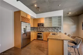 Photo #6: 2332582 Listing