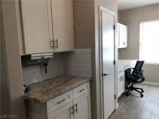 Photo #5: 2332589 Listing 