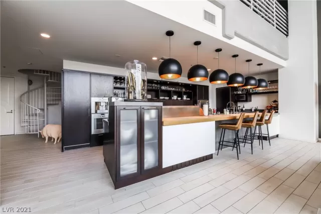 MLS: 2332601 Condo For Sale