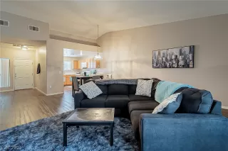 Photo #5: 2332603 Listing