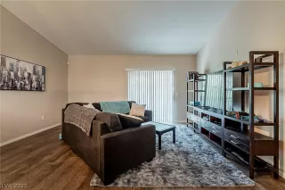 Photo #6: 2332603 Listing