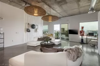 Photo #1: 2332618 Listing 