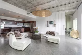 Photo #5: 2332618 Listing 