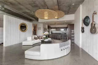 Photo #6: 2332618 Listing 