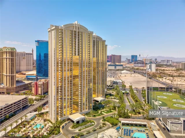 MLS: 2332624 Condo For Sale