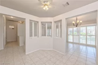 Photo #3: 2332673 Listing