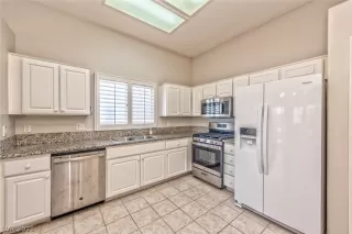 Photo #4: 2332673 Listing