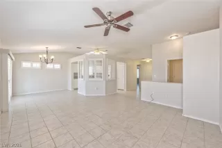 Photo #5: 2332673 Listing