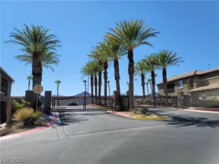 Photo #2: 2332678 Listing 