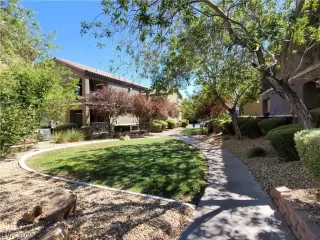 Photo #3: 2332678 Listing 