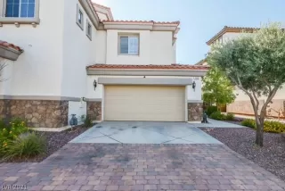 Photo #1: 2332686 Listing