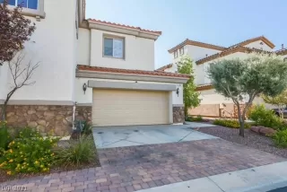 Photo #2: 2332686 Listing