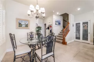 Photo #5: 2332686 Listing