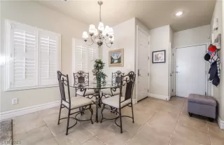 Photo #6: 2332686 Listing