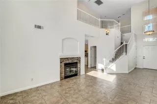 Photo #4: 2332708 Listing