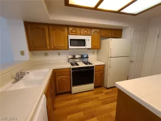 Photo #6: 2332749 Listing 