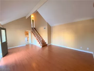 Photo #3: 2332758 Listing 