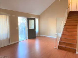 Photo #5: 2332758 Listing 