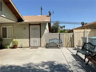 Photo #4: 2332762 Listing