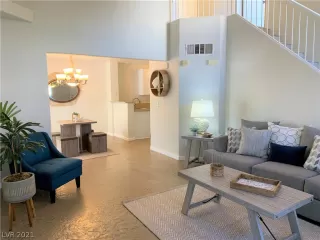 Photo #2: 2332781 Listing 