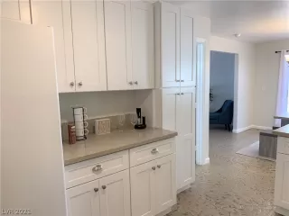 Photo #6: 2332781 Listing 