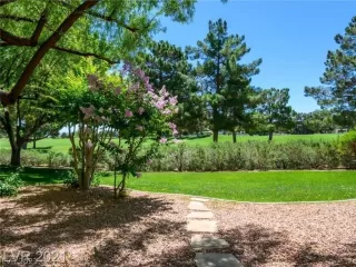 Photo #3: 2332784 Listing