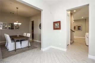 Photo #4: 2332790 Listing